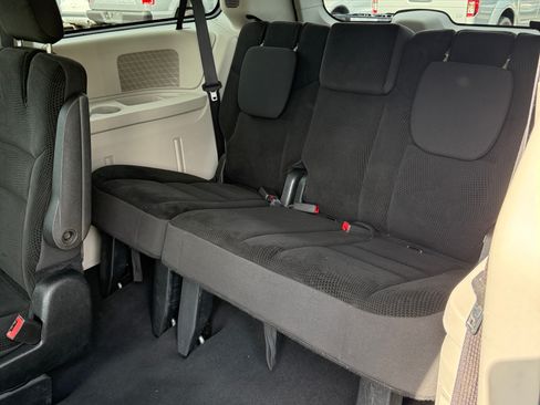 Used 2020 Dodge Grand Caravan SE image 13