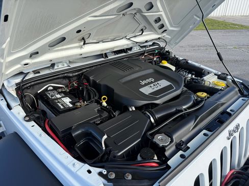 Used 2013 Jeep Wrangler Unlimited Sport image 14