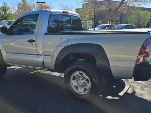 Used 2011 Toyota Tacoma Off-Road image 9