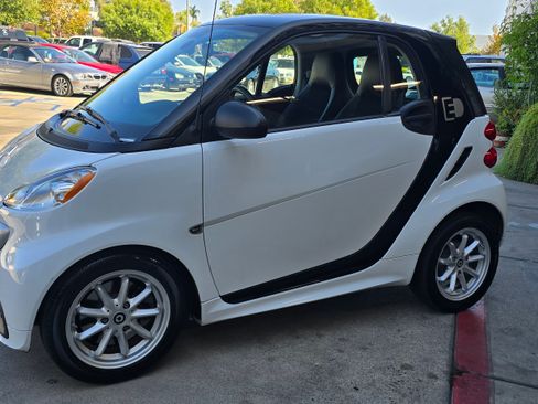Used 2015 smart fortwo electric drive image 38