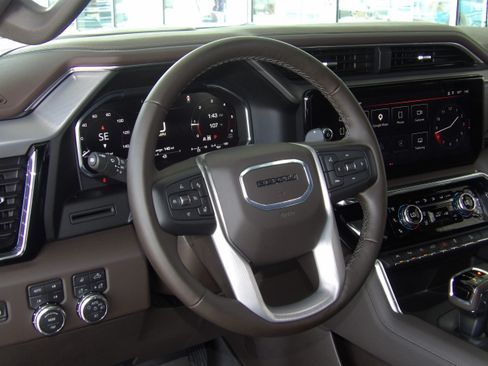 Used 2026 GMC Sierra 1500 4x4 Crew Cab Denali image 24