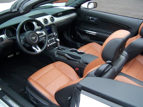 Used 2023 Ford Mustang Convertible RWD image 17