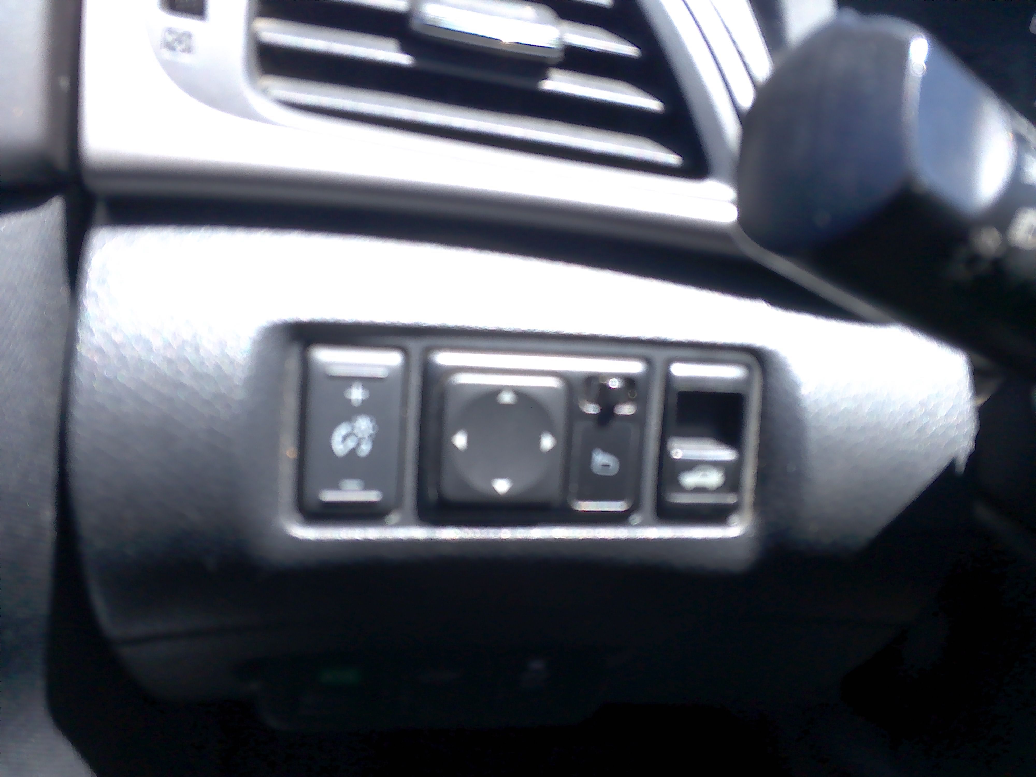 Used 2015 Nissan Sentra SV FWD image 24