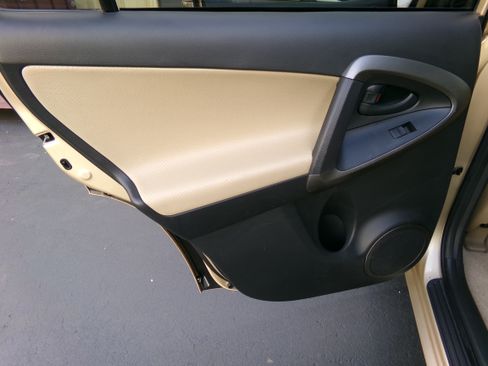 Used 2009 Toyota RAV4 Limited image 15