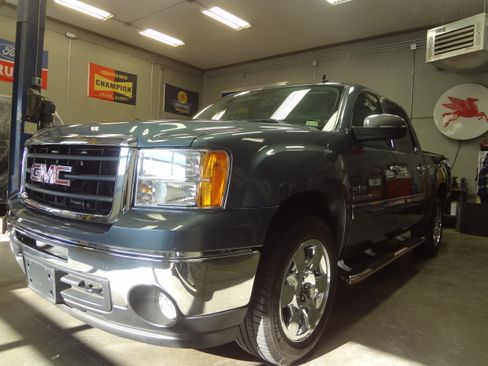 Used 2011 GMC Sierra 1500 SLE image 3