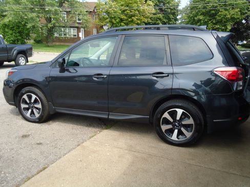 Used 2017 Subaru Forester 2.5i Premium AWD/4WD image 6