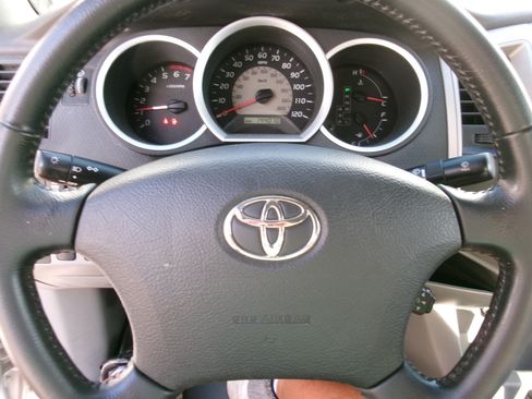 Used 2008 Toyota Tacoma TRD Sport image 9