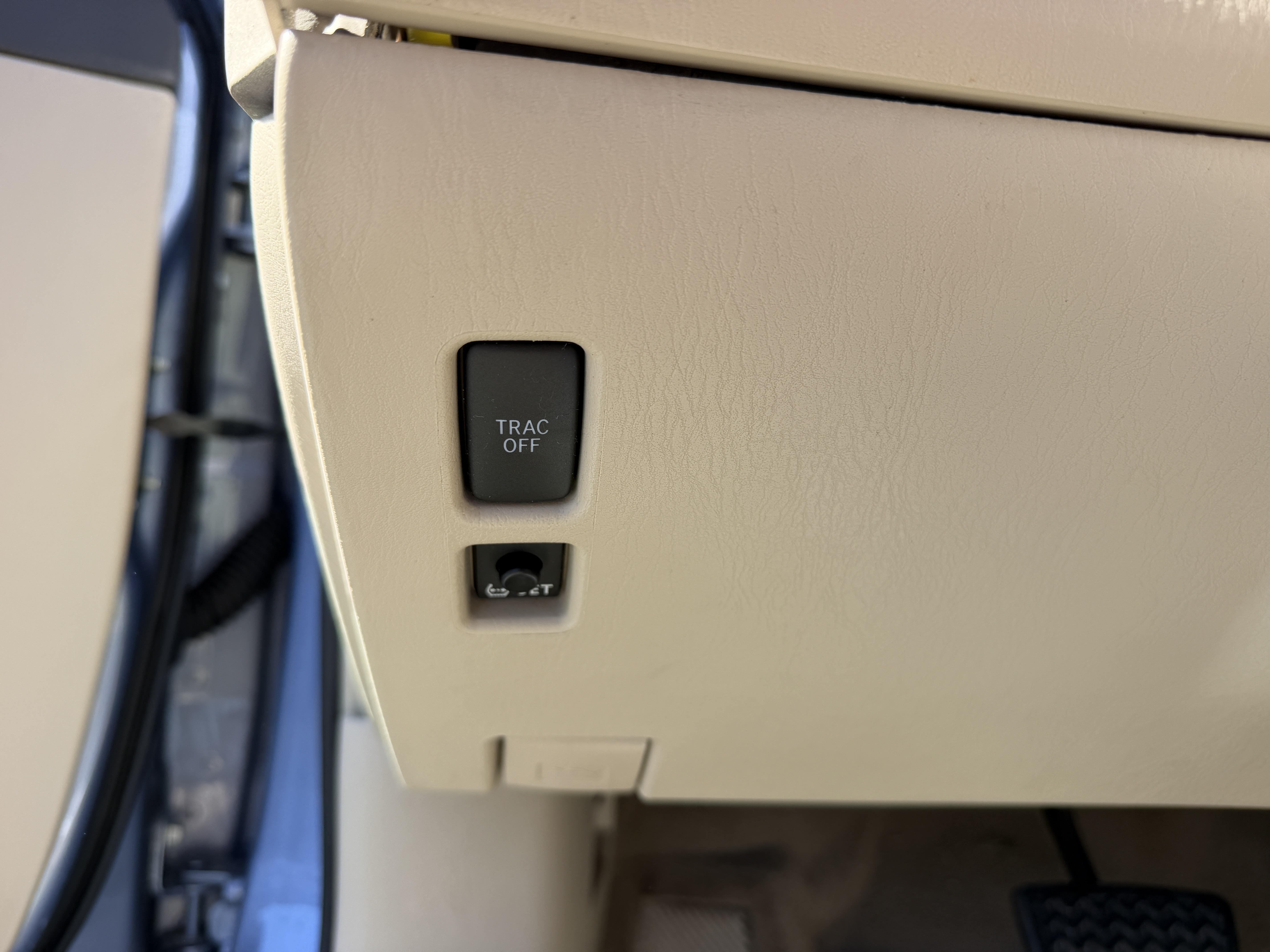 Used 2008 Toyota Solara SLE Convertible FWD image 8