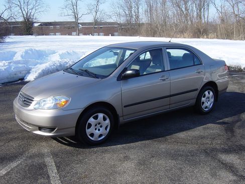 Used 2004 Toyota Corolla CE image 1