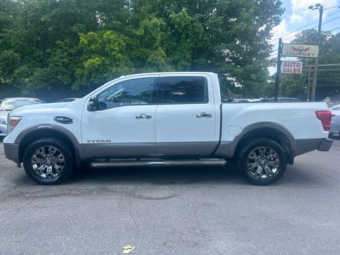 Used 2017 Nissan Titan XD 4x4 Crew Cab image 2