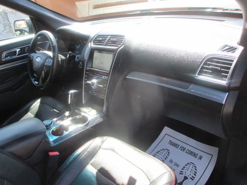 Used 2017 Ford Explorer Sport XLT image 3