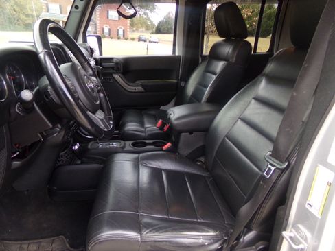 Used 2012 Jeep Wrangler Unlimited Sport image 10