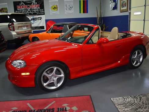 Used 2002 MAZDA MX-5 Miata UNAVAIL RWD image 1
