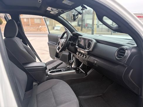 Used 2016 Toyota Tacoma TRD Off-Road image 10