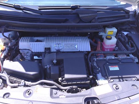 Used 2014 Toyota Prius Plug-In Hybrid FWD image 41