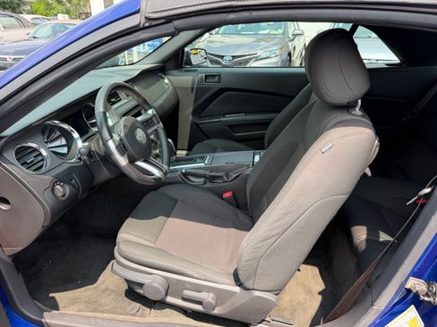 Used 2014 Ford Mustang Convertible RWD image 4