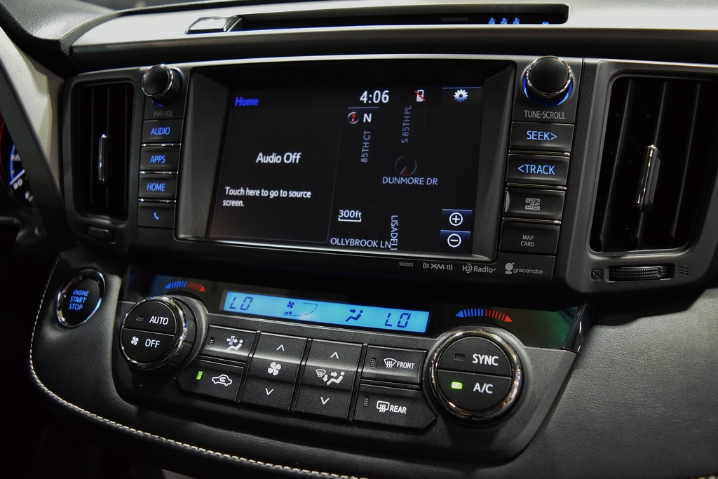Used 2017 Toyota RAV4 Limited FWD image 28