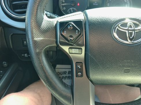 Used 2020 Toyota Tacoma image 49