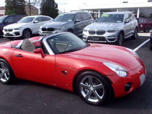 Used 2009 Pontiac Solstice image 2