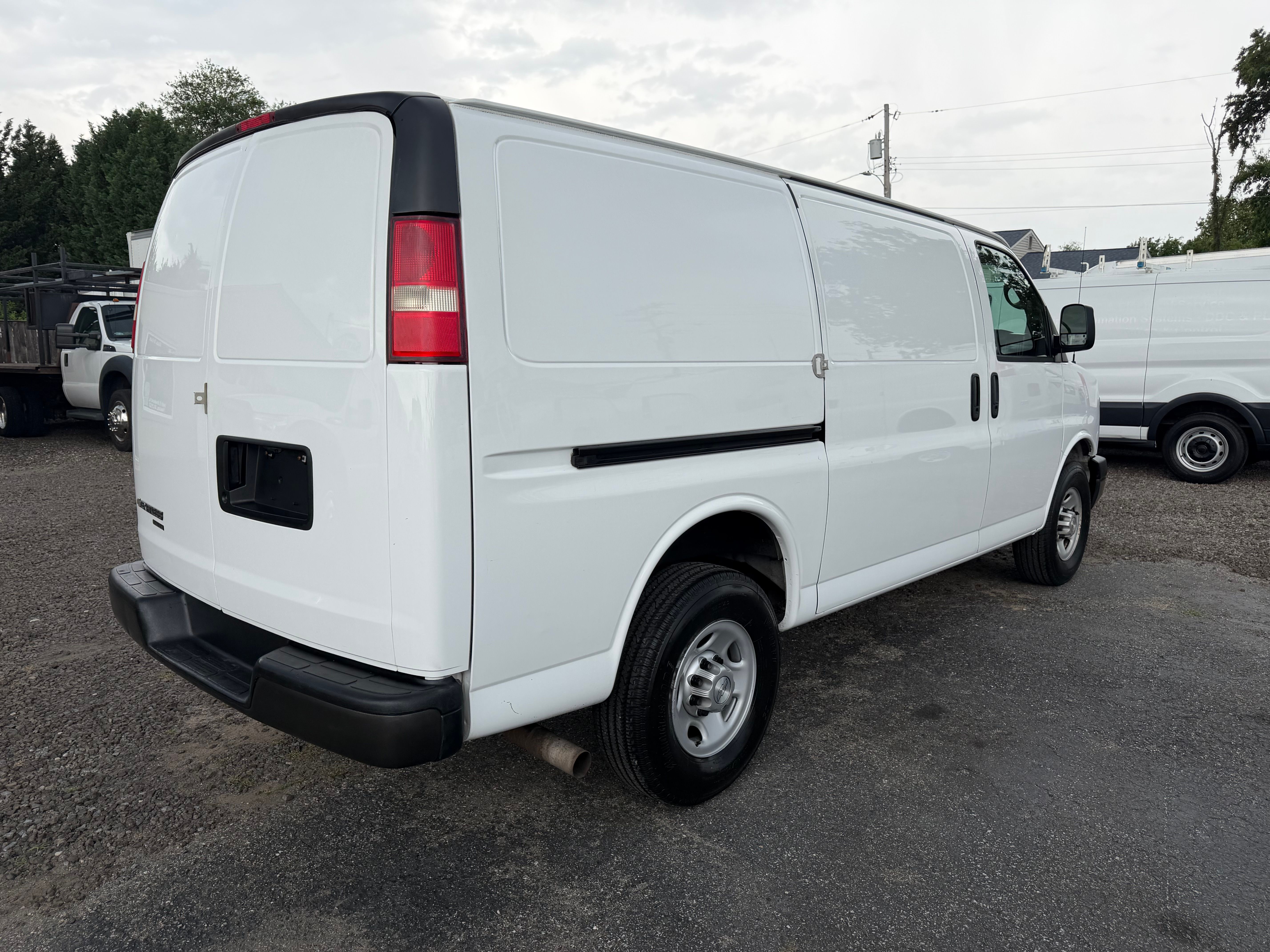 Used 2015 Chevrolet Express 2500 UNAVAIL RWD image 5