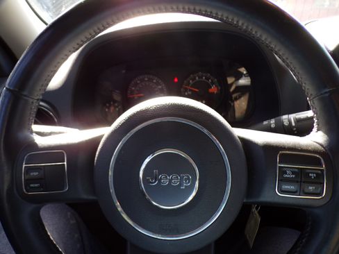 Used 2014 Jeep Patriot Limited image 9