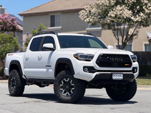 Used 2023 Toyota Tacoma 4x4 TRD Off-Road image 4