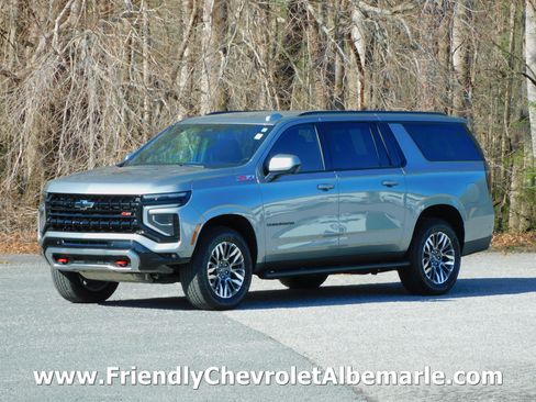 Used 2025 Chevrolet Suburban Z71 image 1