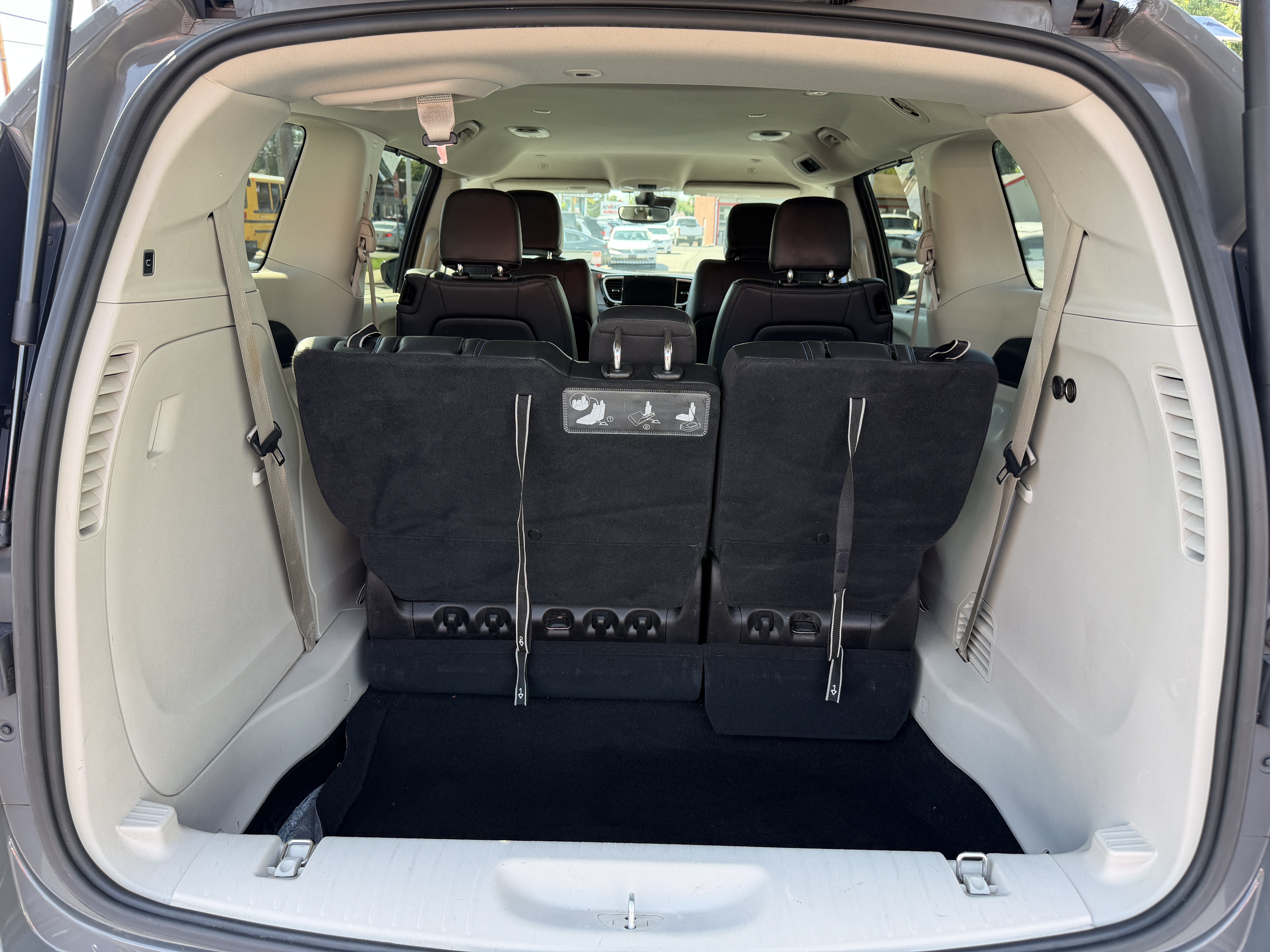 Used 2021 Chrysler Pacifica Touring-L FWD image 36