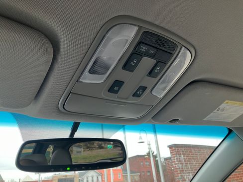 Used 2018 Kia Sedona LX image 11