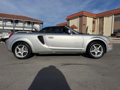 Used 2002 Toyota MR2 Spyder image 14