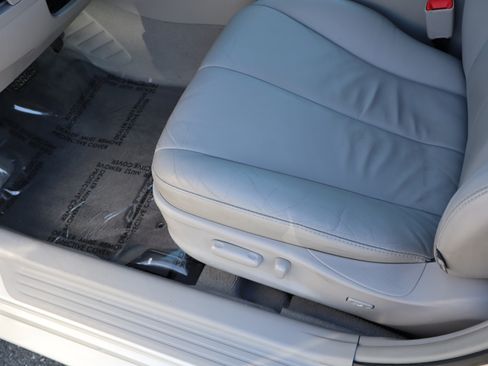 Used 2011 Toyota Camry XLE image 18