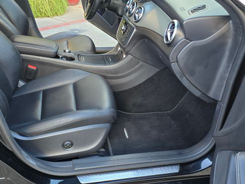 Used 2014 Mercedes-Benz CLA 250 image 18