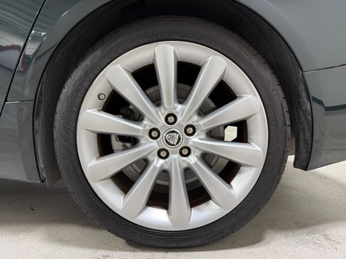 Used 2010 Jaguar XF Premium RWD image 16