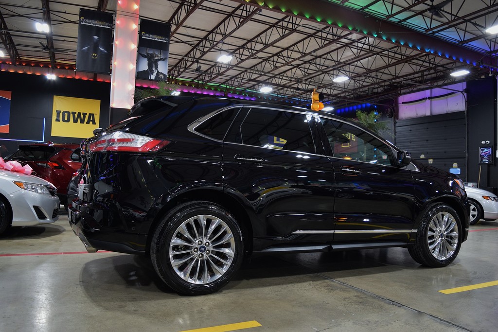 Used 2021 Ford Edge Titanium FWD image 14