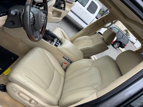 Used 2016 Lexus LX 570 image 19