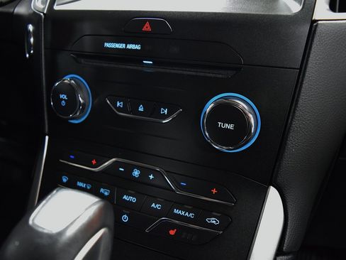 Used 2018 Ford Edge SEL image 28