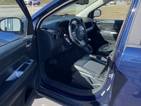 Used 2017 Jeep Compass Latitude image 4