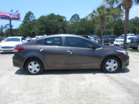 Used 2018 Kia Forte LX Sedan FWD image 1