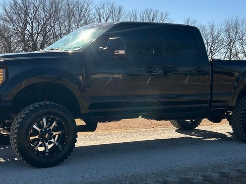 Used 2017 Ford F250 Lariat image 11