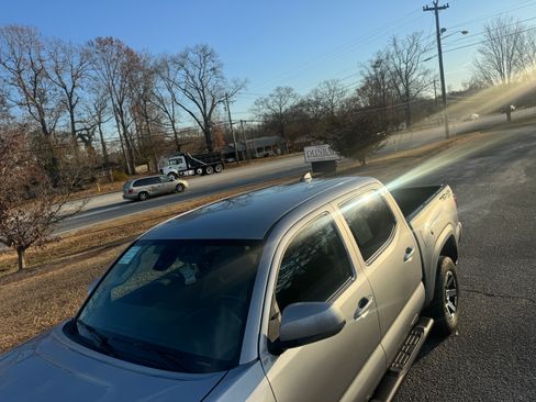Used 2021 Toyota Tacoma SR5 image 10
