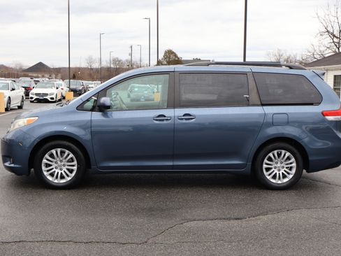 Used 2014 Toyota Sienna XLE image 5
