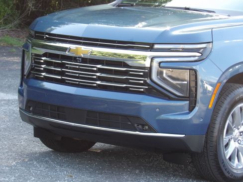 Used 2025 Chevrolet Suburban 2WD Premier image 8