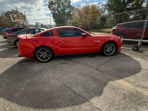 Used 2013 Ford Mustang GT image 2