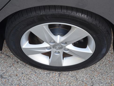 Used 2013 Hyundai Elantra GLS FWD image 23