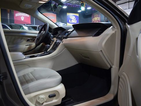 Used 2015 Ford Taurus SE image 19
