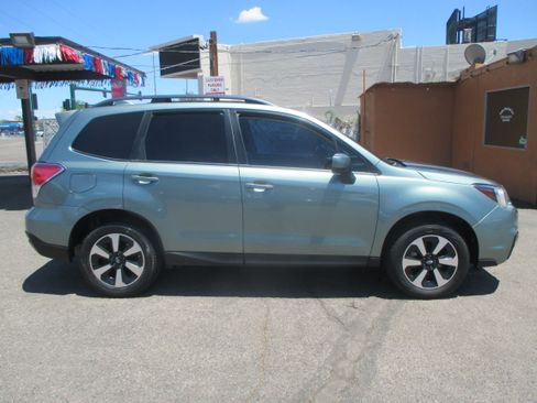 Used 2018 Subaru Forester 2.5i Premium AWD/4WD image 2