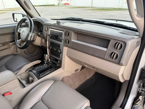 Used 2008 Jeep Commander Sport image 10