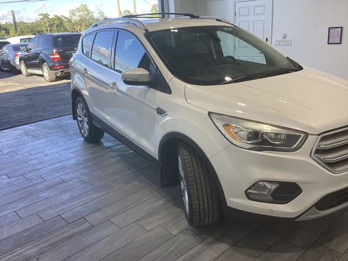Used 2018 Ford Escape Titanium image 2