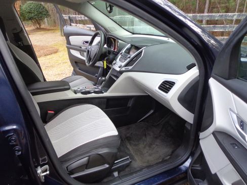 Used 2017 GMC Terrain SLE image 10