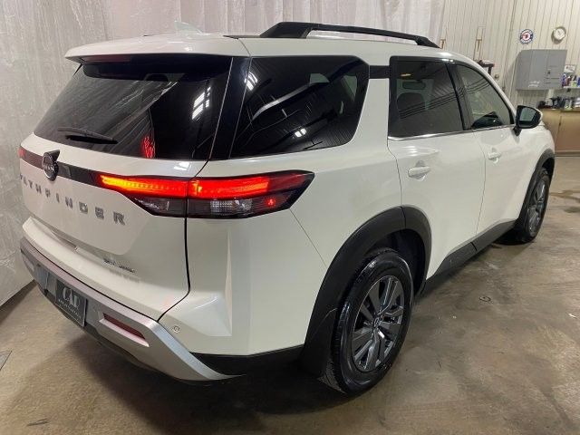 Used 2024 Nissan Pathfinder SV AWD/4WD image 32